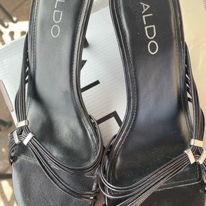 Black Aldo sandals size 7 with a silver clasp